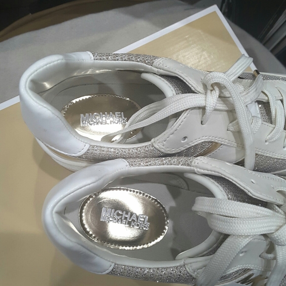 MICHAEL KORES MABEL  TRAINER GLITTER CHAIN  MESH - Picture 6 of 9